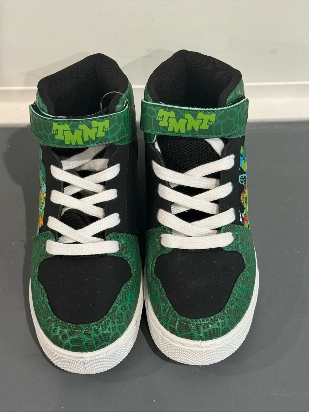 Kids High-Top Sneakers with Green and Black Accents - Durable Everyday Shoes